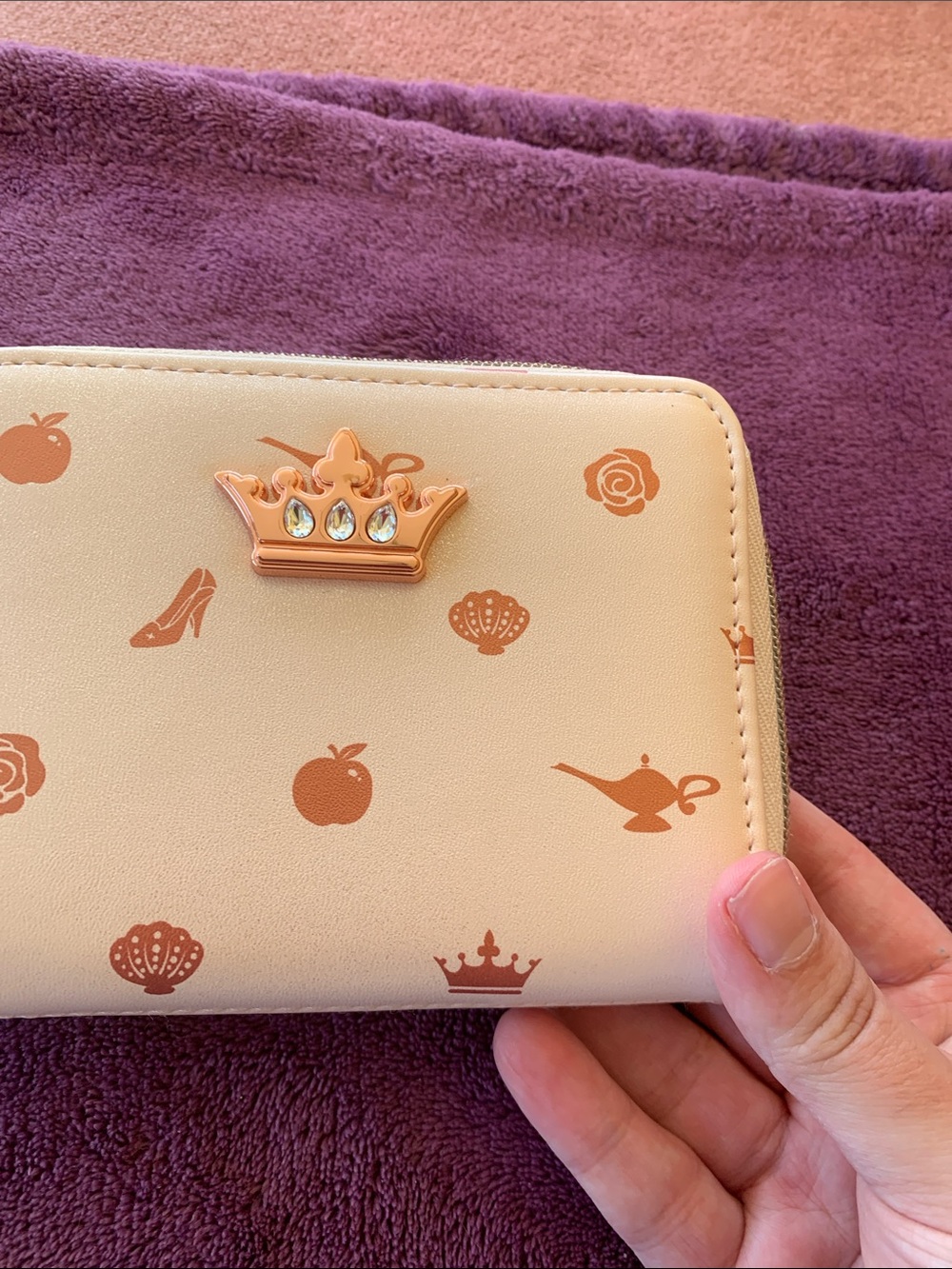 Disney loungefly  Cream Women's Zip Wallet (free shipping)
